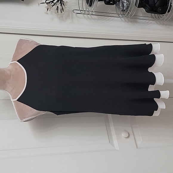 Vince Camuto, Size S Black with White Sleeveless Peplum Blouse, NEW with Tag! - Picture 1 of 13